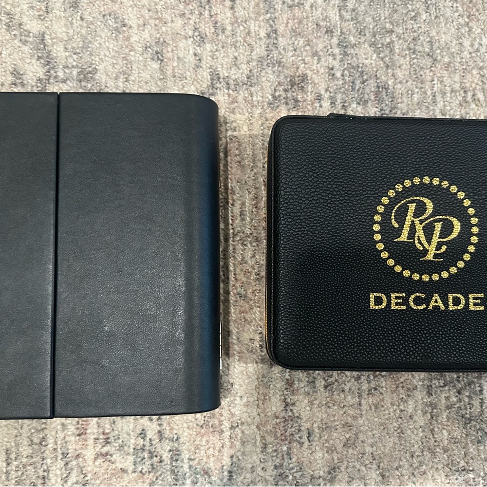 2 Humidors travel and storage .